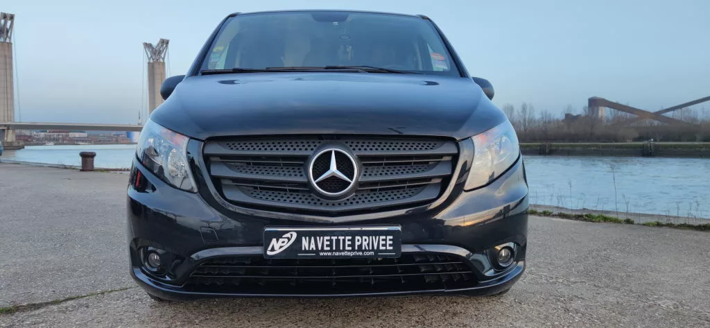 Le minibus Mercedes Vito de Navette Rouen — Contact